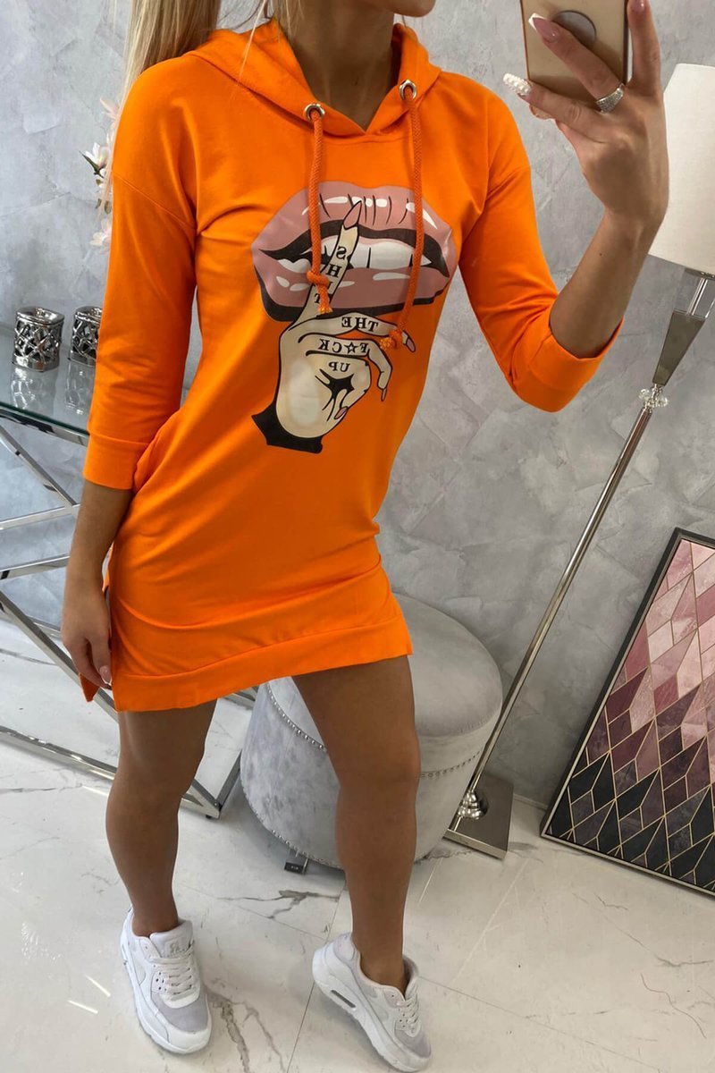 Pomarančové športové šaty s potlačou