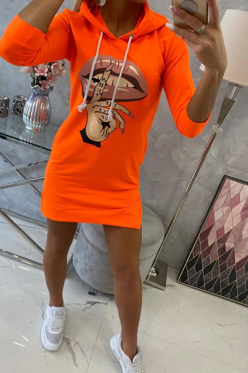 Neonové pomarančové športové šaty s potlačou